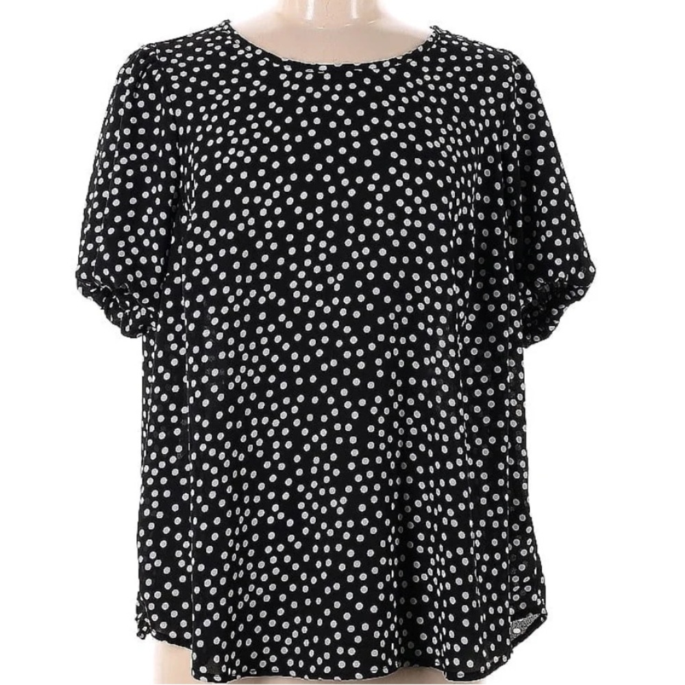 Torrid Size 5 Short Sleeved PolkaDot Blouse